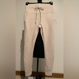 Avalanche women’s Cream, Tan Joggers, activewear pants NWOT